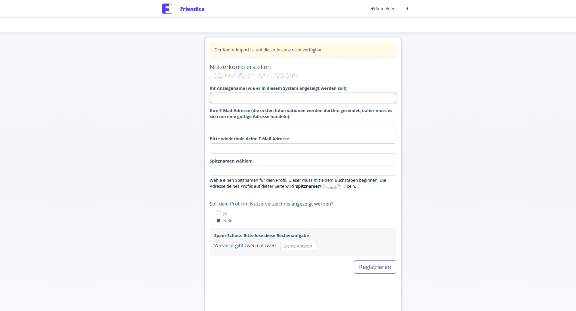 Registrierungsformular auf einer Webseite mit Feldern für Anzeigename, E-Mail-Adresse, Spitznamen, Profilanzeigeoption und einer Rechenaufgabe als Spam-Schutz