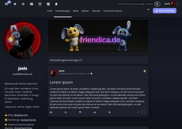 Dunkles Benutzerprofil mit Profilbild im roten Kreis, auf dem Banner ist das Friendica Maskottchen Flaxy O'Hare mit einer Freundin zu sehen, die beiden halten ein Banner mit der Aufschrift 'friendica.de' in den Händen. Darunter ein Beispieltext mit dem Titel 'Lorem Ipsum'.