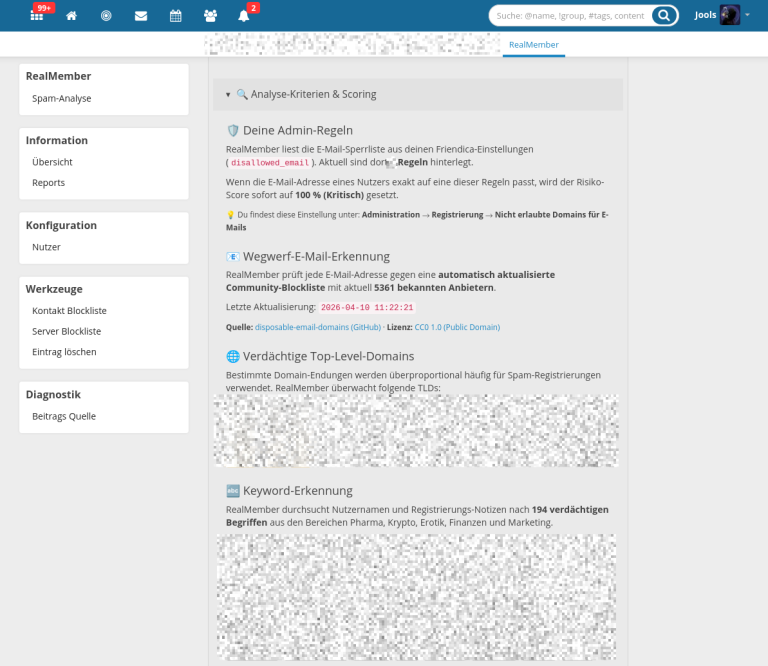 Benutzeroberfläche des Friendica-Addons RealMember mit Einstellungen zur Spam-Analyse, Admin-Regeln, Wegwerf-E-Mail-Erkennung, verdächtigen Top-Level-Domains und Keyword-Erkennung in Listenform.