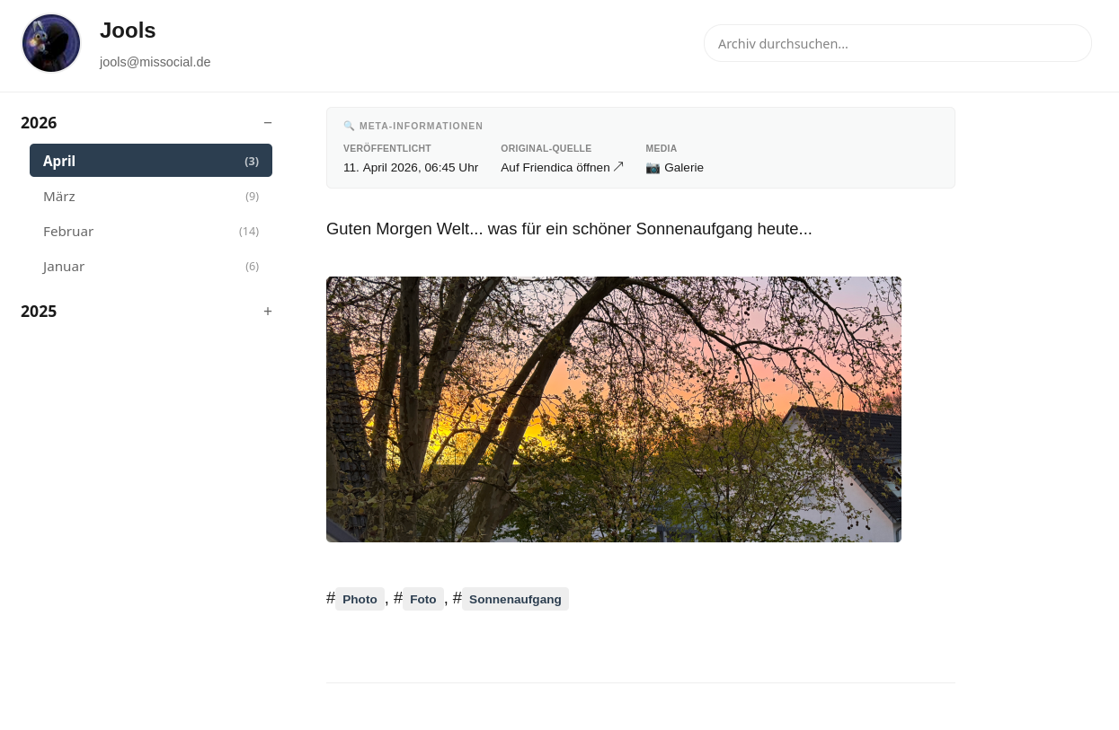 Screenshot einer Webseite mit einem Beitrag über einen Sonnenaufgang, der Bäume und ein Hausdach zeigt